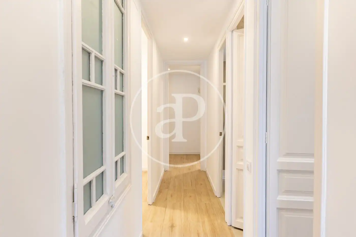Flat for sale in Barcelona  with Air Conditioner and Heating