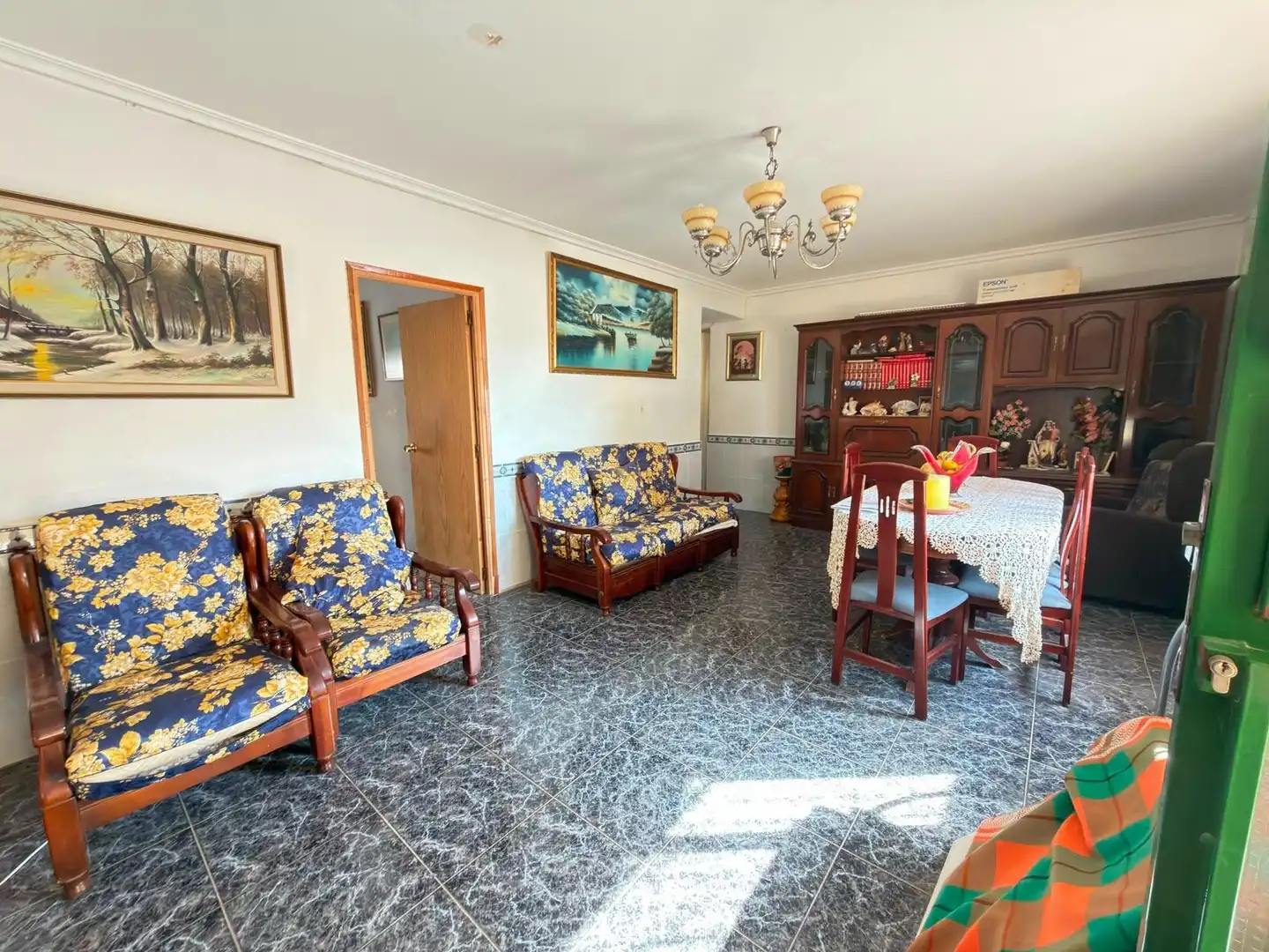 Comedor de Casa adosada en venta en Alicante / Alacant con Aire acondicionado, Calefacción y Jardín privado