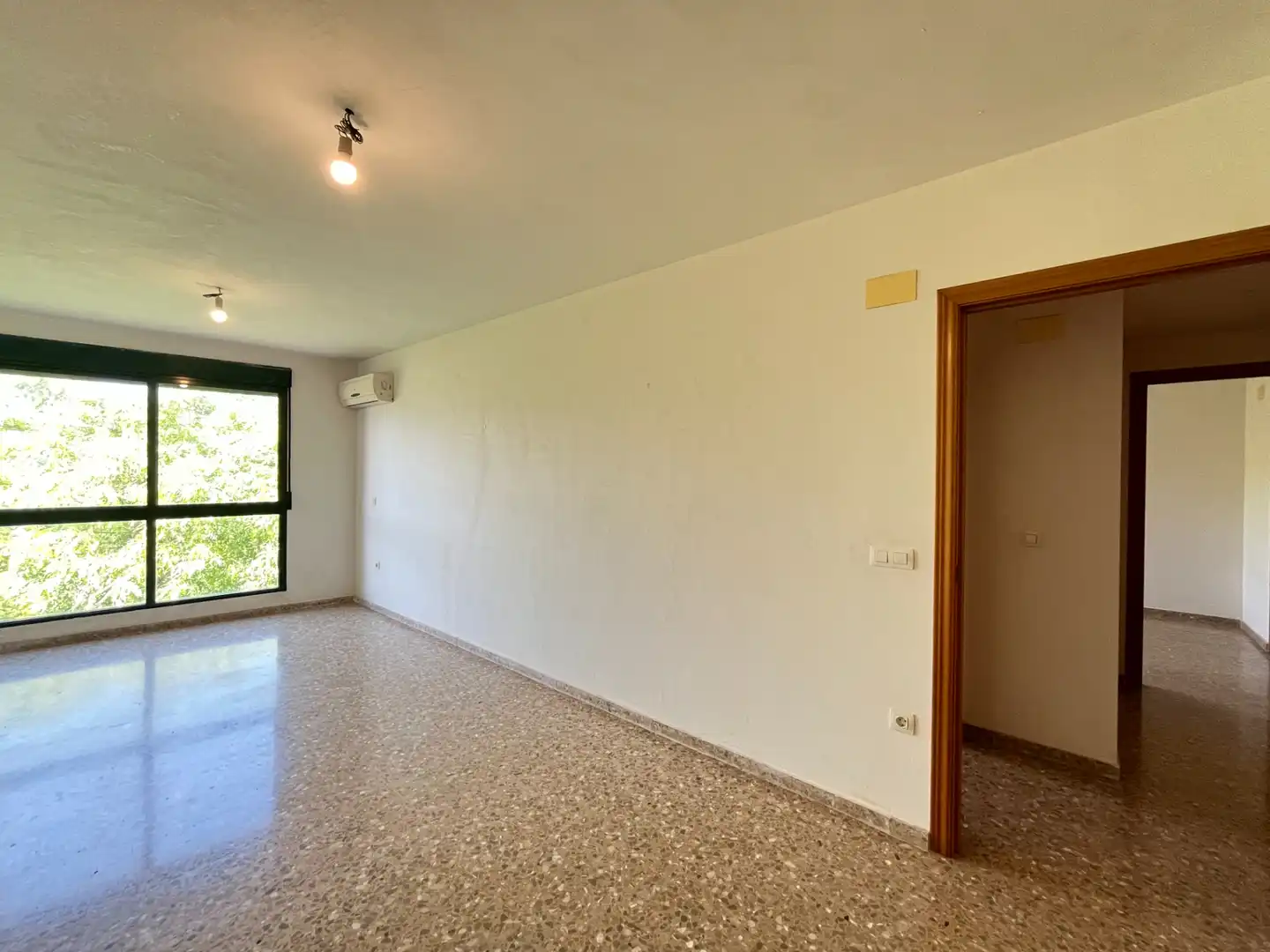 Flat for sale in Faura  with Air Conditioner and Oven