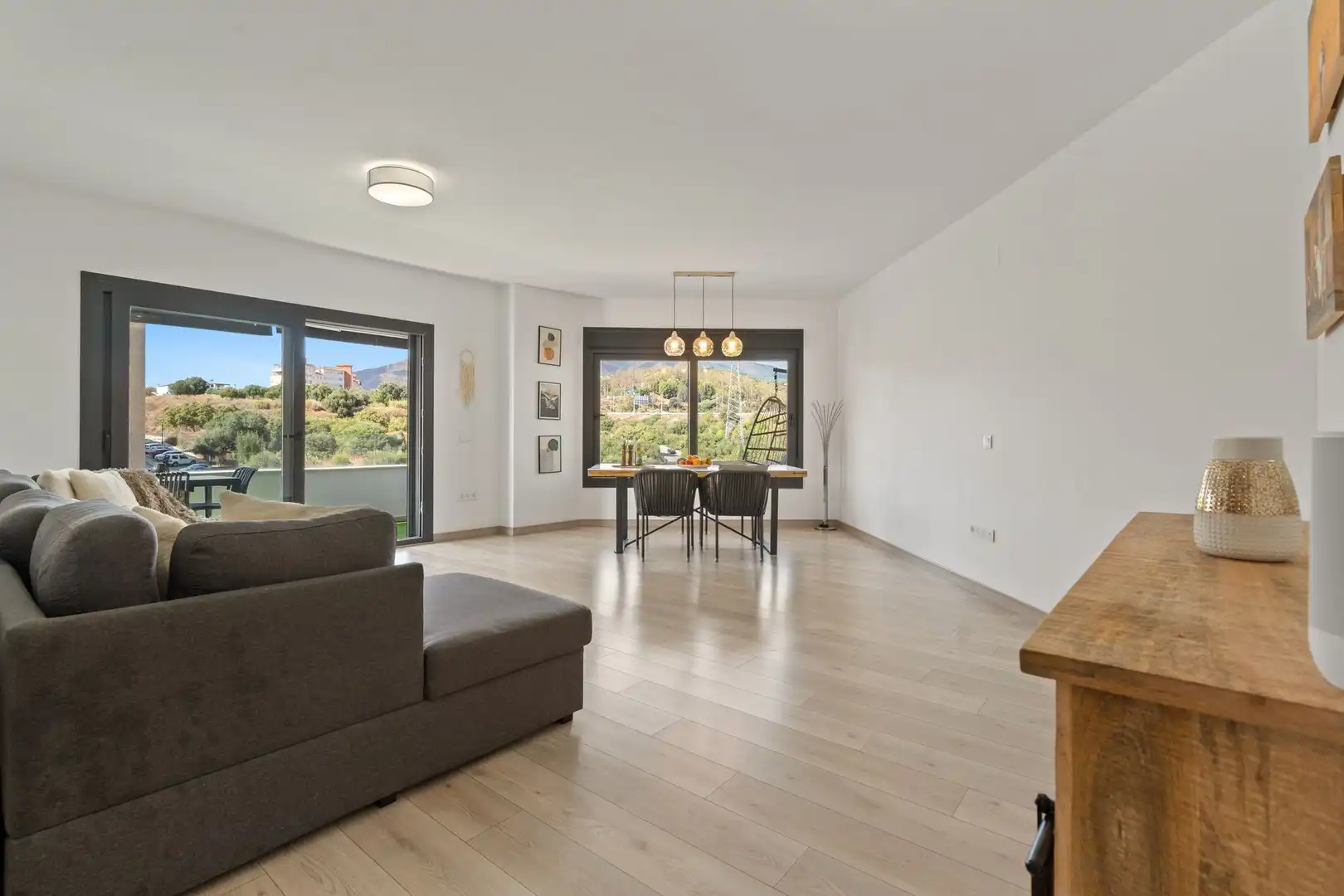 Sala d'estar de Àtic en venda en Estepona amb Terrassa i Balcó