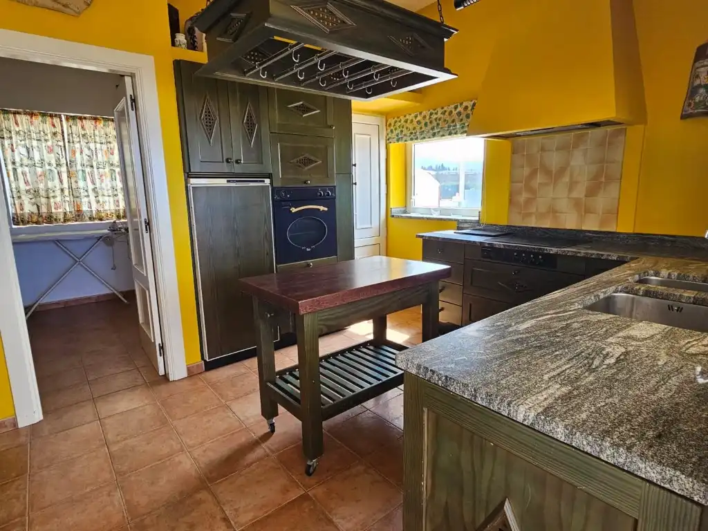 Cuina de Casa o xalet en venda en Torrox amb Aire condicionat, Jardí privat i Terrassa