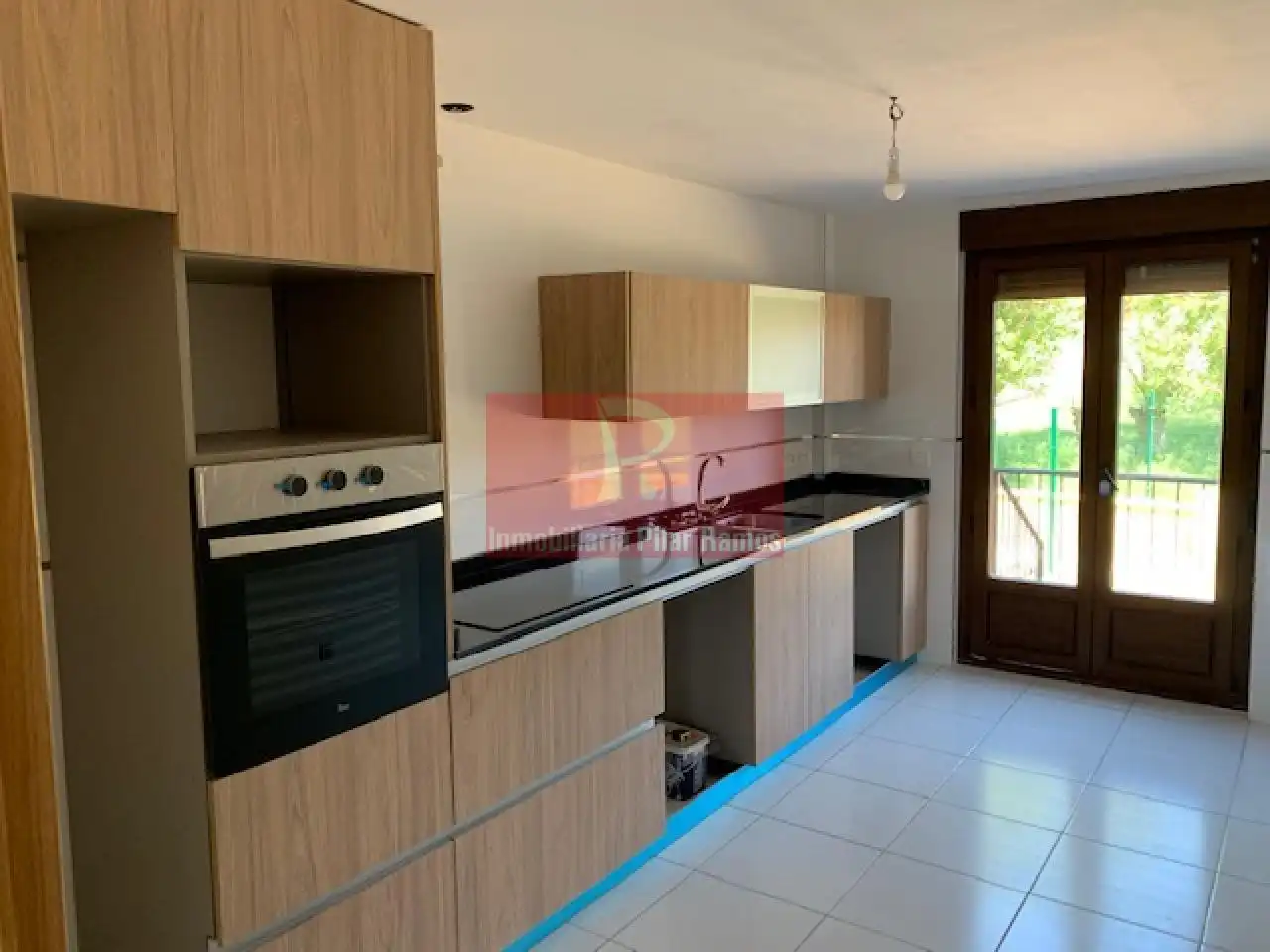 Cuina de Casa adosada de lloguer en Sariegos amb Calefacció, Jardí privat i Parquet