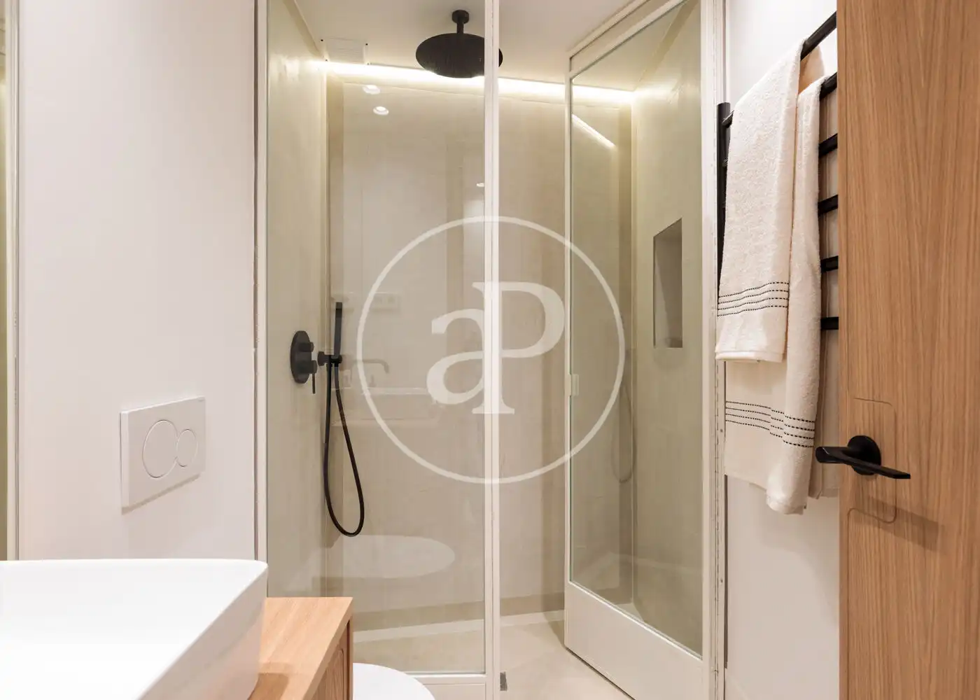 Baño de Piso en venta en Madrid con Aire acondicionado, Calefacción y Amueblado
