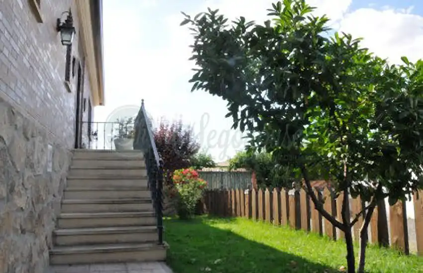 Garden of Houses for sale in Segovia  with Heating