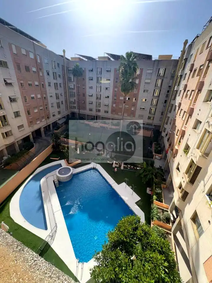 Piscina de Pis de lloguer en Sevilla amb Aire condicionat i Piscina