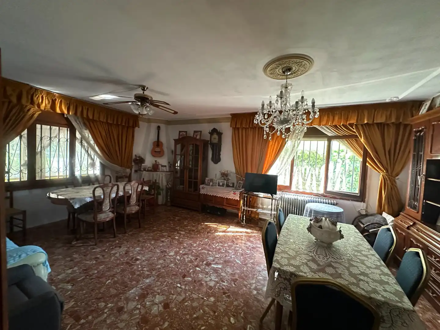 Sala d'estar de Casa o xalet en venda en Mont-roig del Camp amb Aire condicionat, Calefacció i Jardí privat
