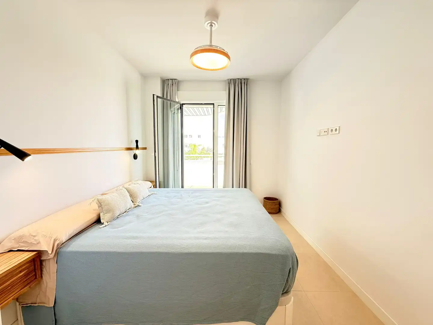Habitación de Ático en venta en Vélez-Málaga con Aire acondicionado, Trastero y Piscina