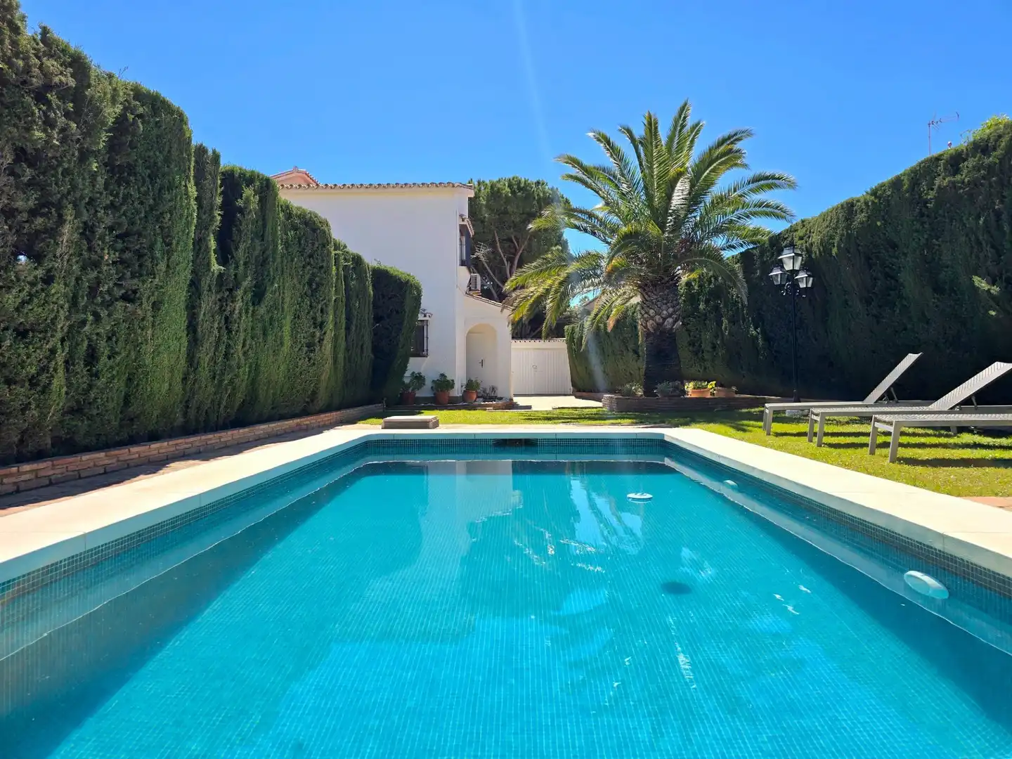 Swimming pool of Houses for sale in Benalmádena  with Air Conditioner, Heating and Private garden