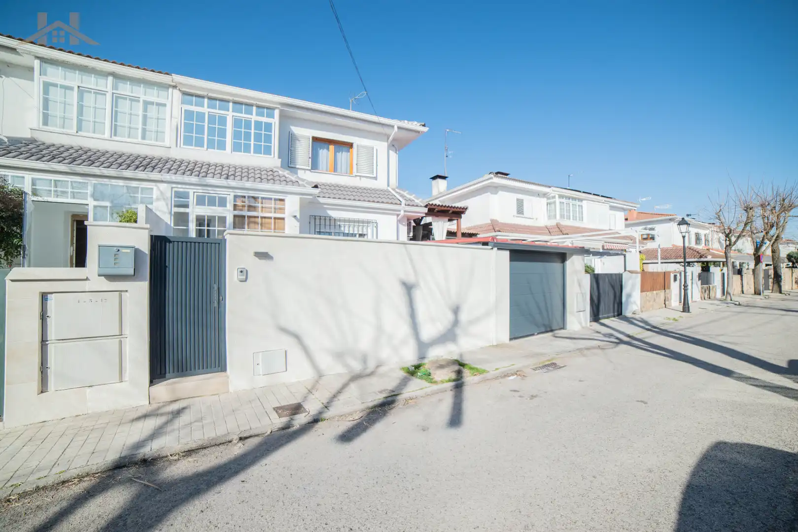 Vista exterior de Casa adosada en venda en Brunete amb Aire condicionat, Jardí privat i Terrassa