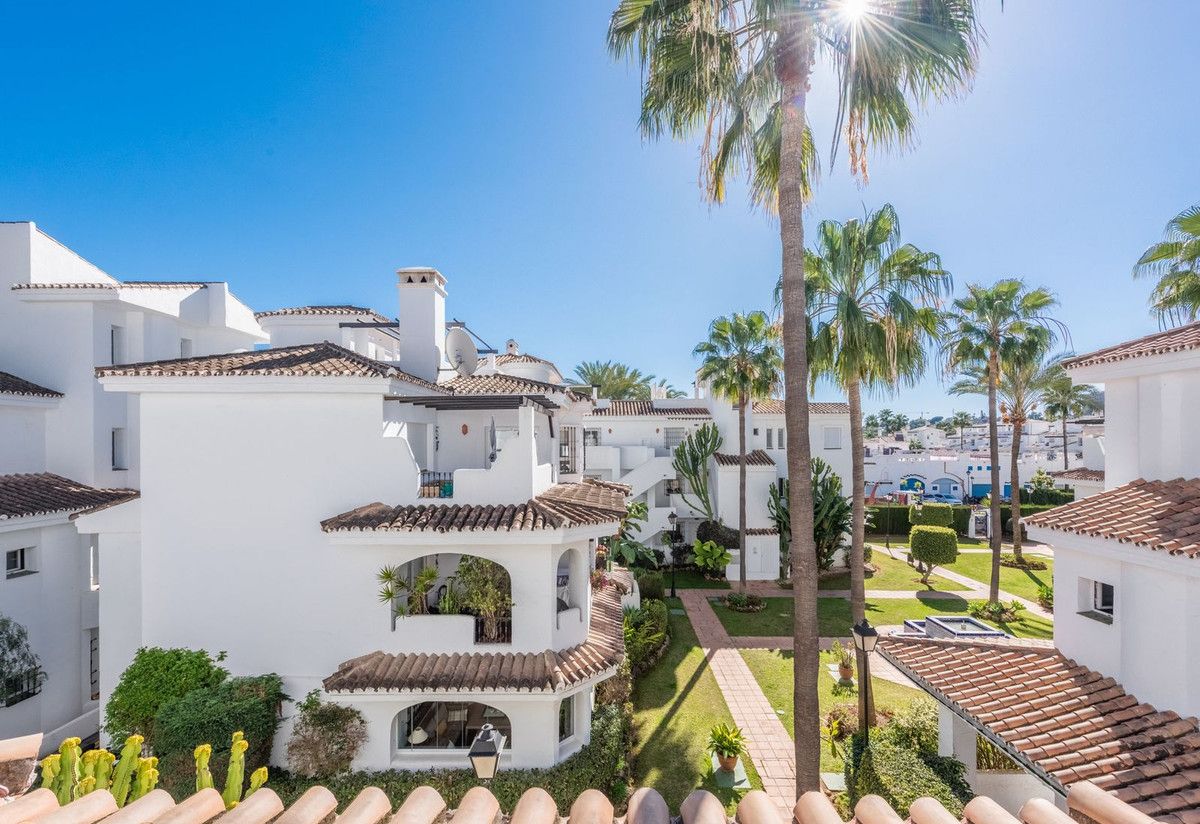 Vista exterior de Àtic en venda en Marbella amb Aire condicionat, Moblat i Internet