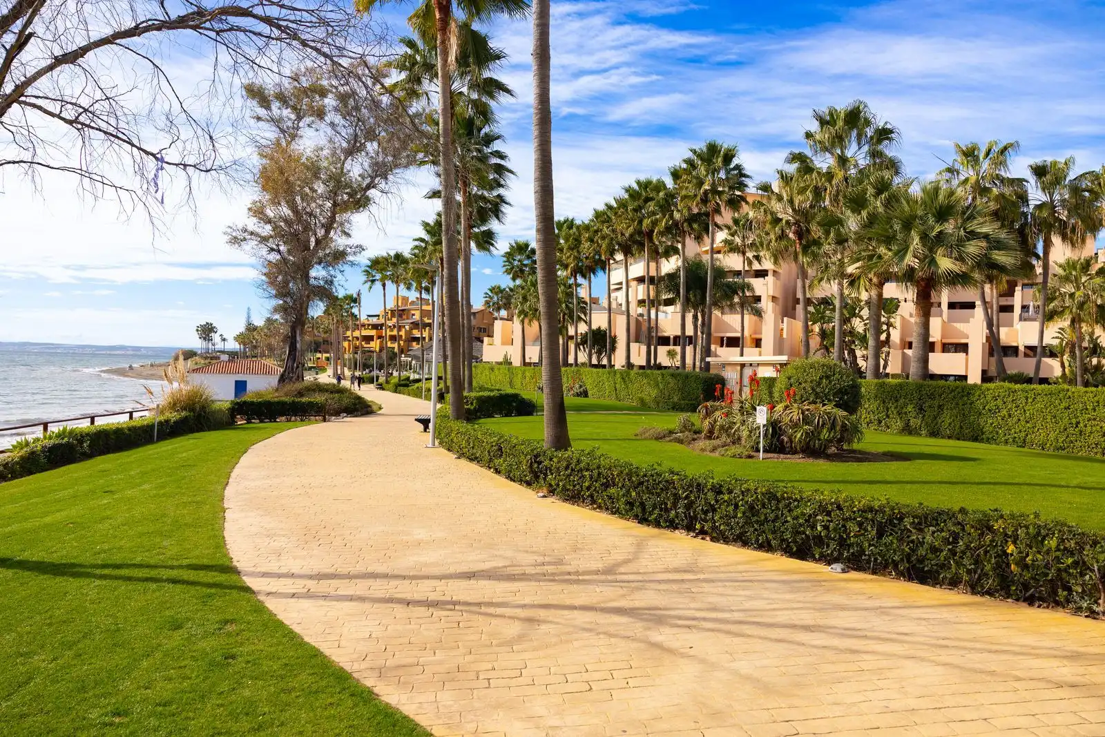 Vista exterior de Apartamento en venta en Estepona con Aire acondicionado, Terraza y Amueblado