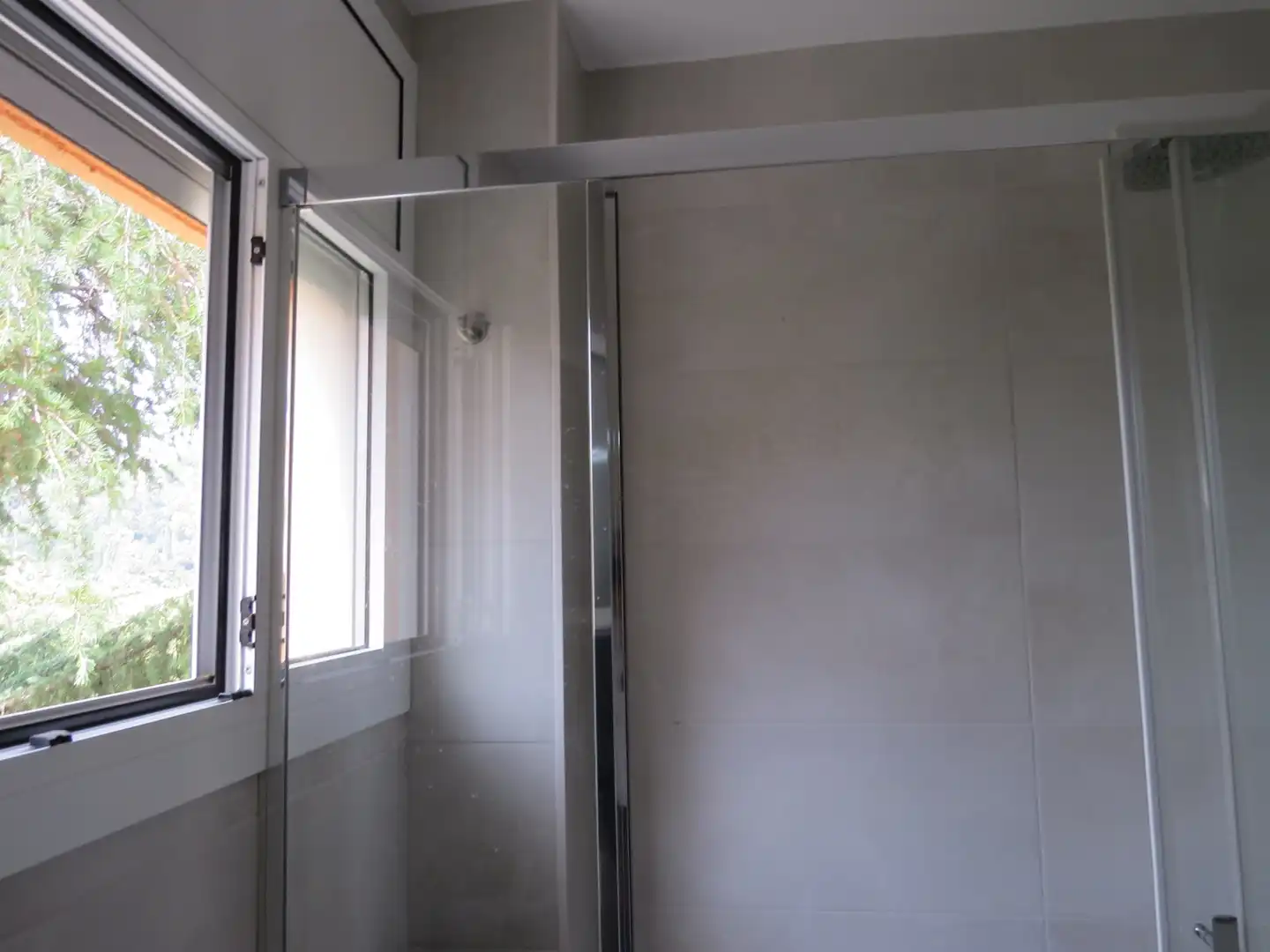 Badezimmer von Wohnung zur Miete in Sant Andreu de Llavaneres mit Klimaanlage, Heizung und Parkett