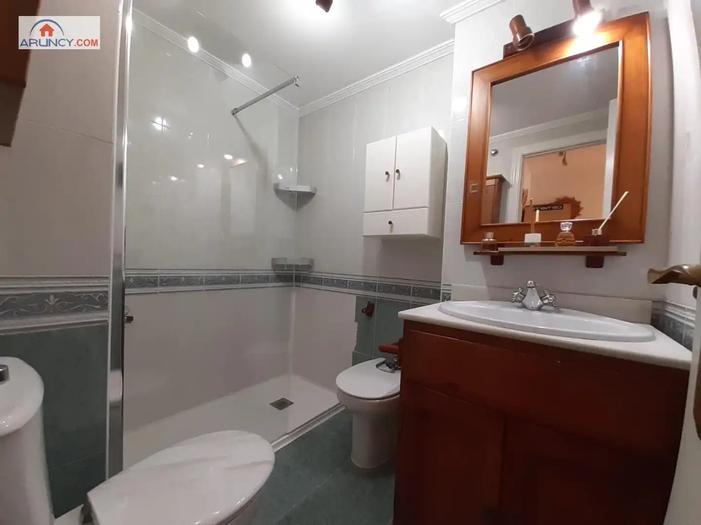 Baño de Piso en venta en Sevilla con Aire acondicionado y Piscina comunitaria