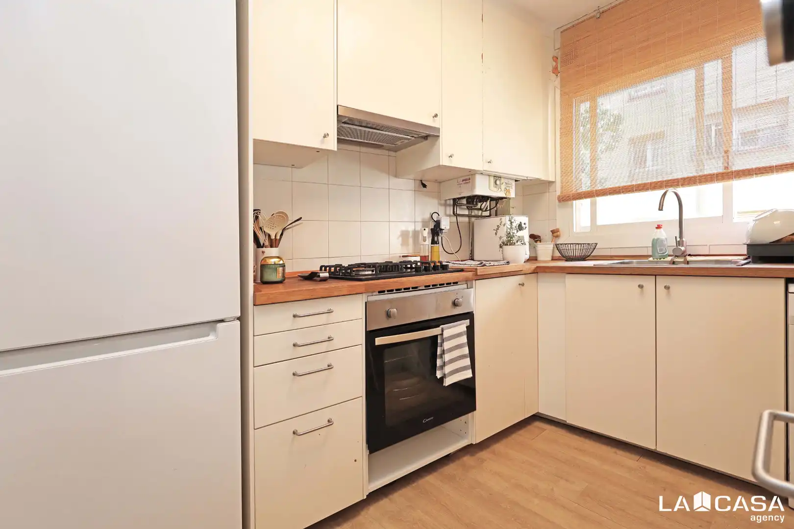 Cocina de Edificio en venta en L'Hospitalet de Llobregat