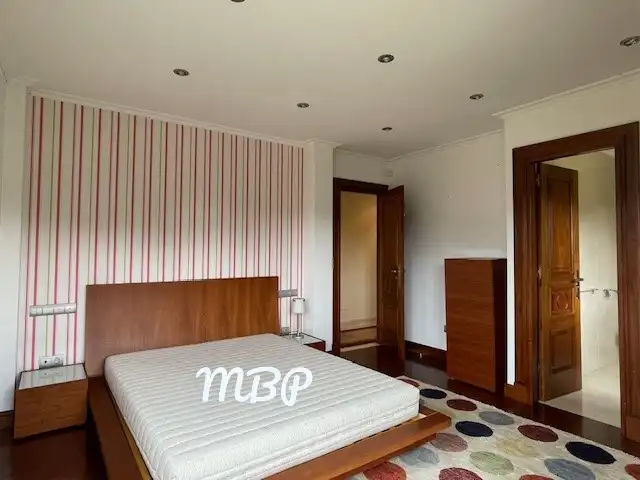 Dormitori de Casa o xalet en venda en Pontevedra Capital  amb Moblat