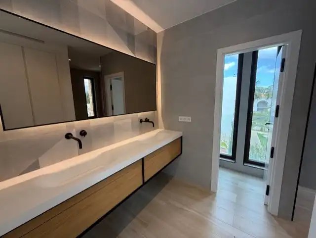 Bany de Casa o xalet en venda en Santa Eulària des Riu amb Aire condicionat, Calefacció i Jardí privat