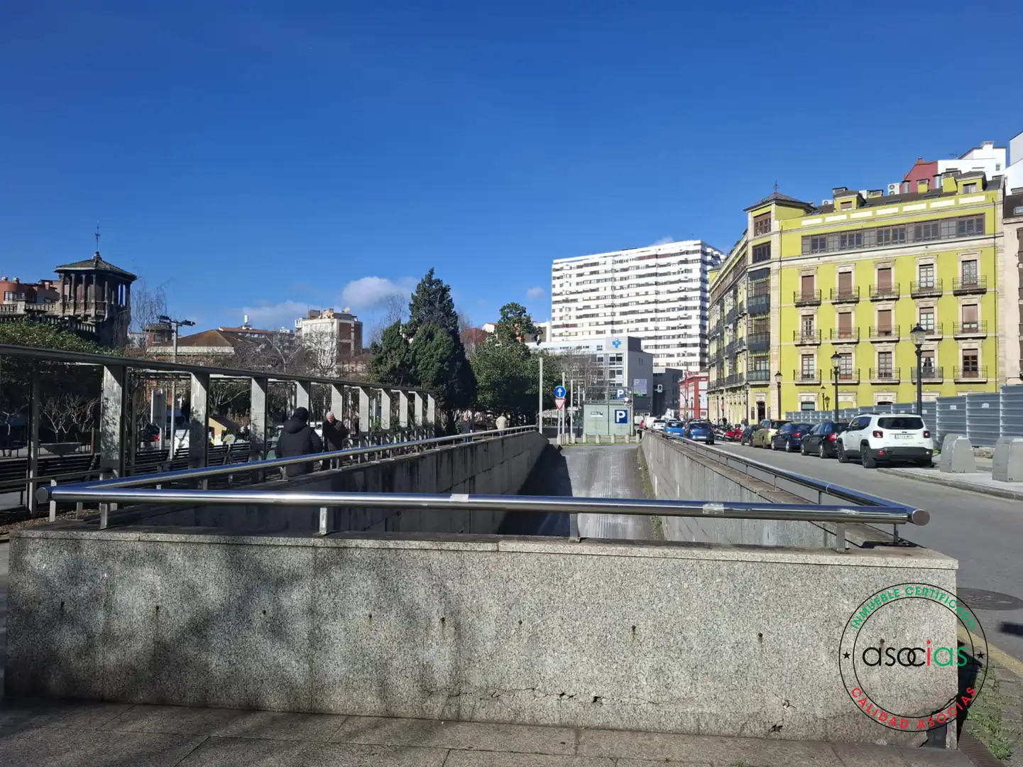Vista exterior de Piso en venta en Gijón  con Calefacción