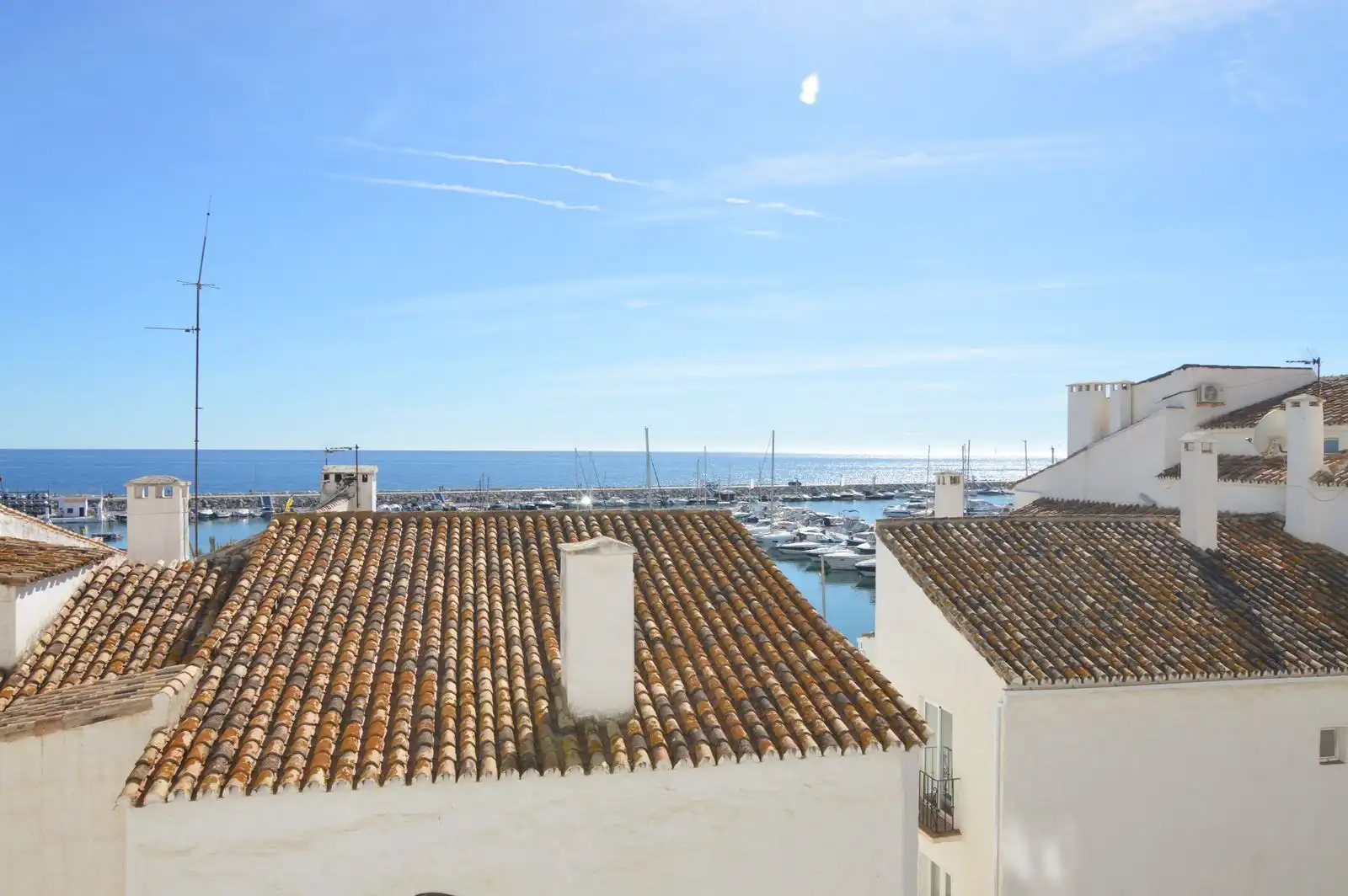 Vista exterior de Piso en venta en Marbella con Aire acondicionado, Terraza y Amueblado