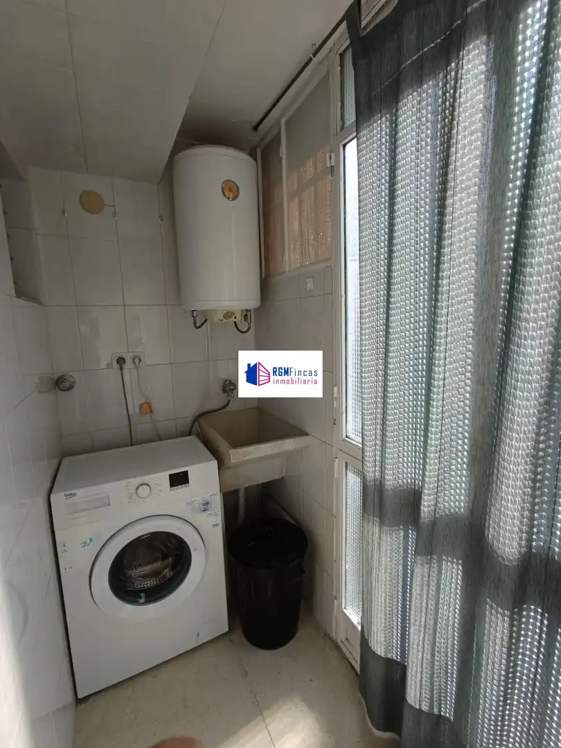Bedroom of Flat for rent in Sevilla  with Air Conditioner and Furnished