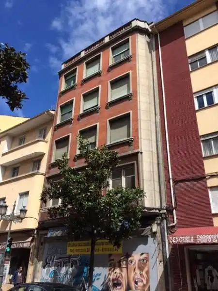 Vista exterior de Edifici en venda en Ponferrada