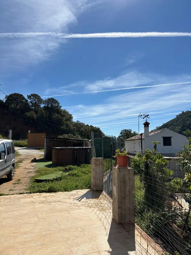 Vista exterior de Finca rústica en venda en Estepona amb Jardí privat
