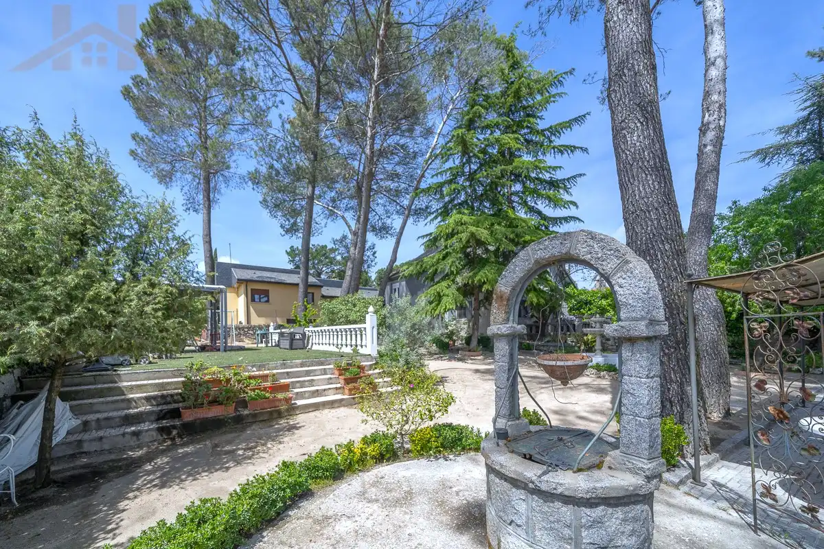 Jardí de Casa o xalet en venda en Collado Villalba amb Aire condicionat, Calefacció i Jardí privat