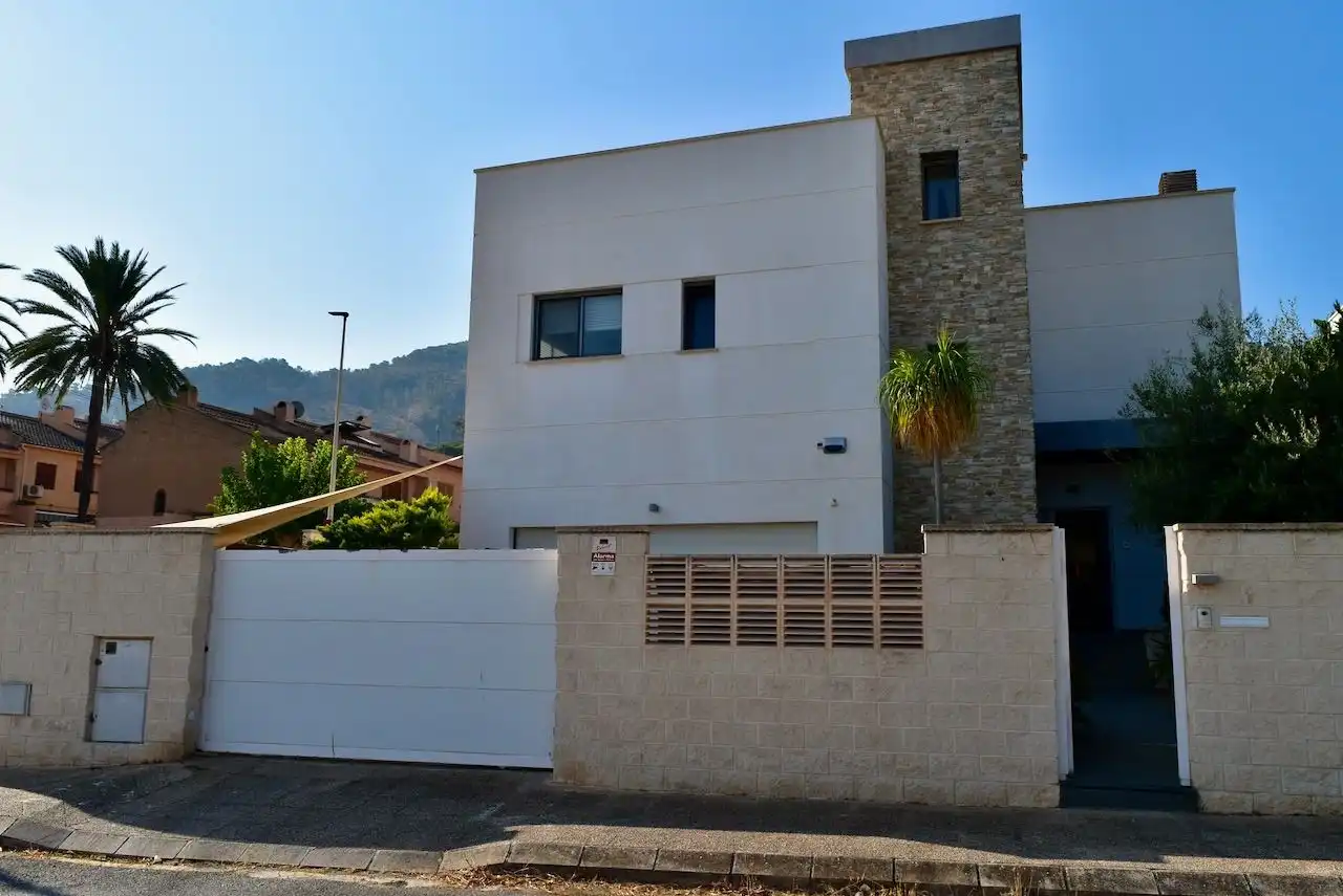 Vista exterior de Casa o chalet en venta en L'Alfàs del Pi con Aire acondicionado, Calefacción y Terraza