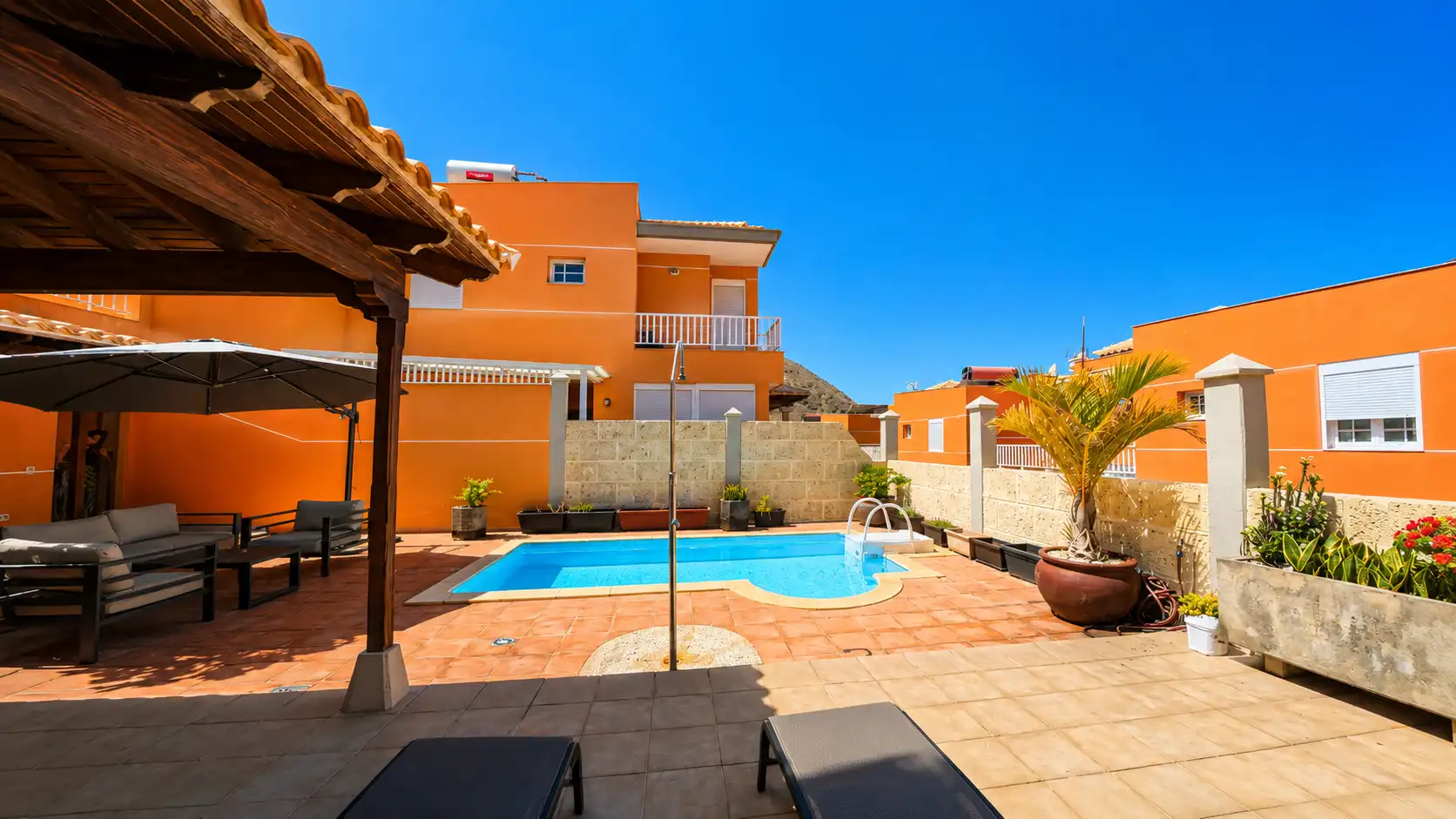 Vista exterior de Casa o chalet en venta en Arona con Aire acondicionado, Terraza y Trastero
