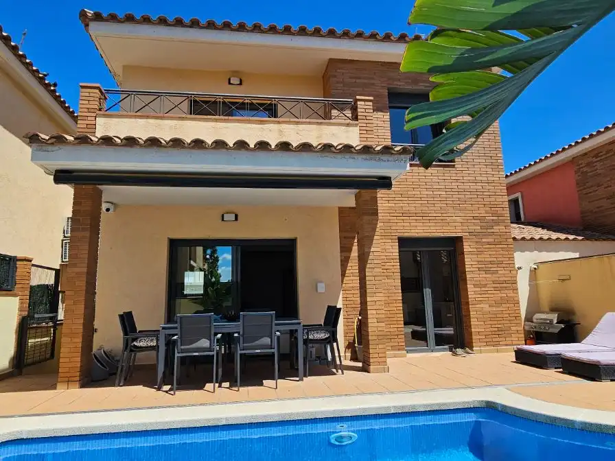 Villa con giardino in vendita a Passatge Sector Mestral 12 B, imagen 3