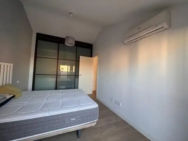 Schlafzimmer von Dachboden zur Miete in Murcia mit Klimaanlage, Heizung und Terrasse
