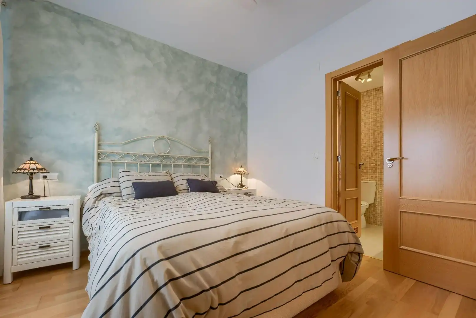 Habitación de Casa adosada en venta en Bormujos con Aire acondicionado, Jardín privado y Terraza