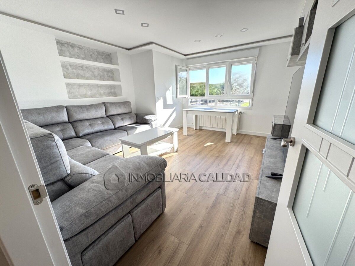 Living room of Flat for sale in Burgos Capital  with Heating and Furnished