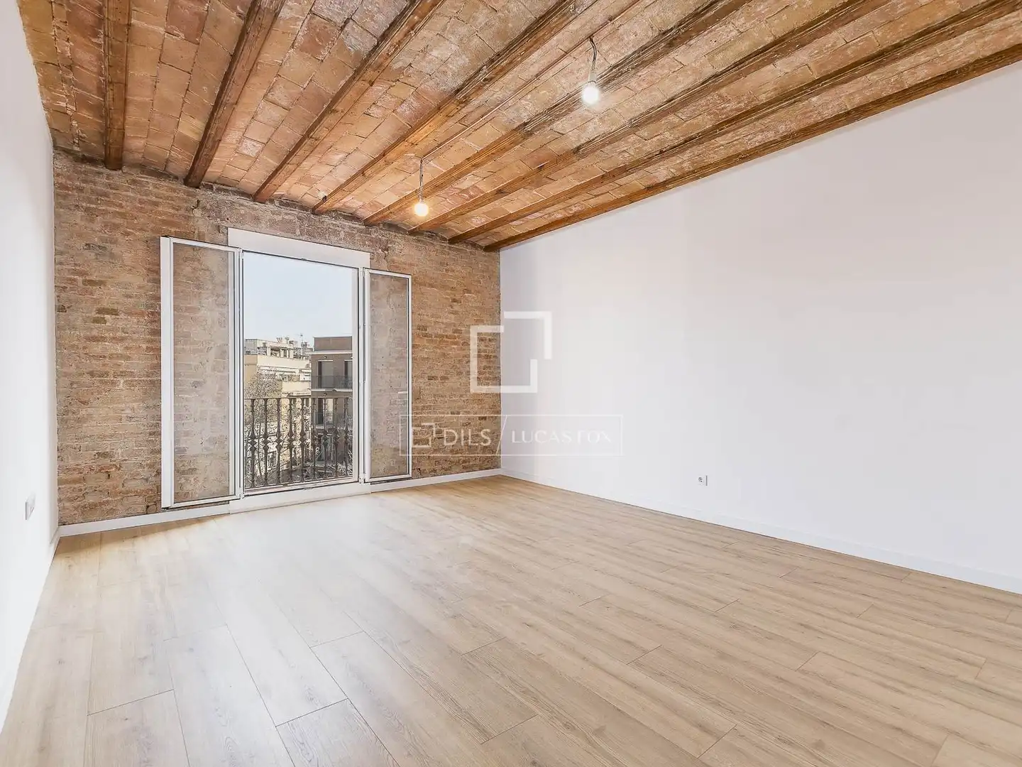 Außenansicht von Wohnung zum Verkauf in Barcelona mit Klimaanlage, Heizung und Parkett