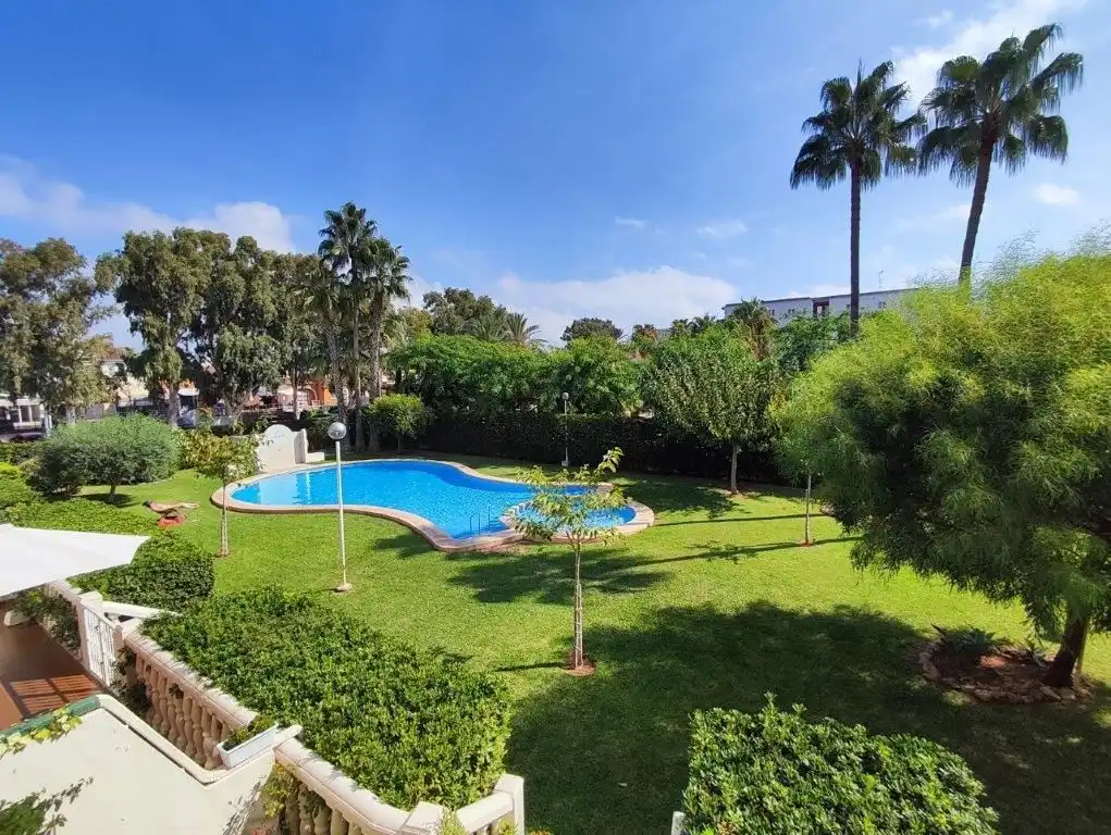 Apartamento con piscina en venta en Las Marinas / Les Marines