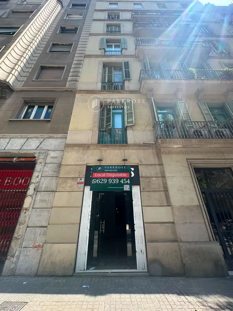Vista exterior de Local de lloguer en Barcelona amb Aire condicionat i Alarma