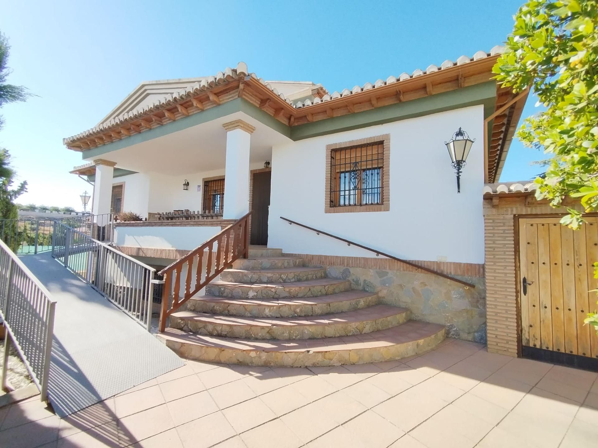 Vista exterior de Casa o xalet de lloguer en Otura amb Calefacció, Jardí privat i Traster