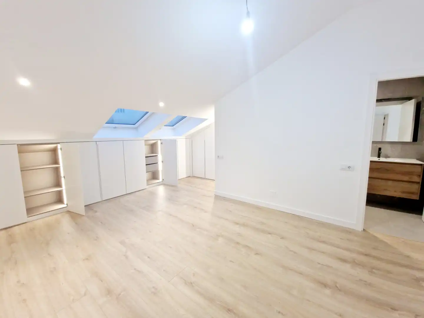 Dachboden zum Verkauf in A Coruña Capital  mit Heizung, Ofen und Waschmaschine