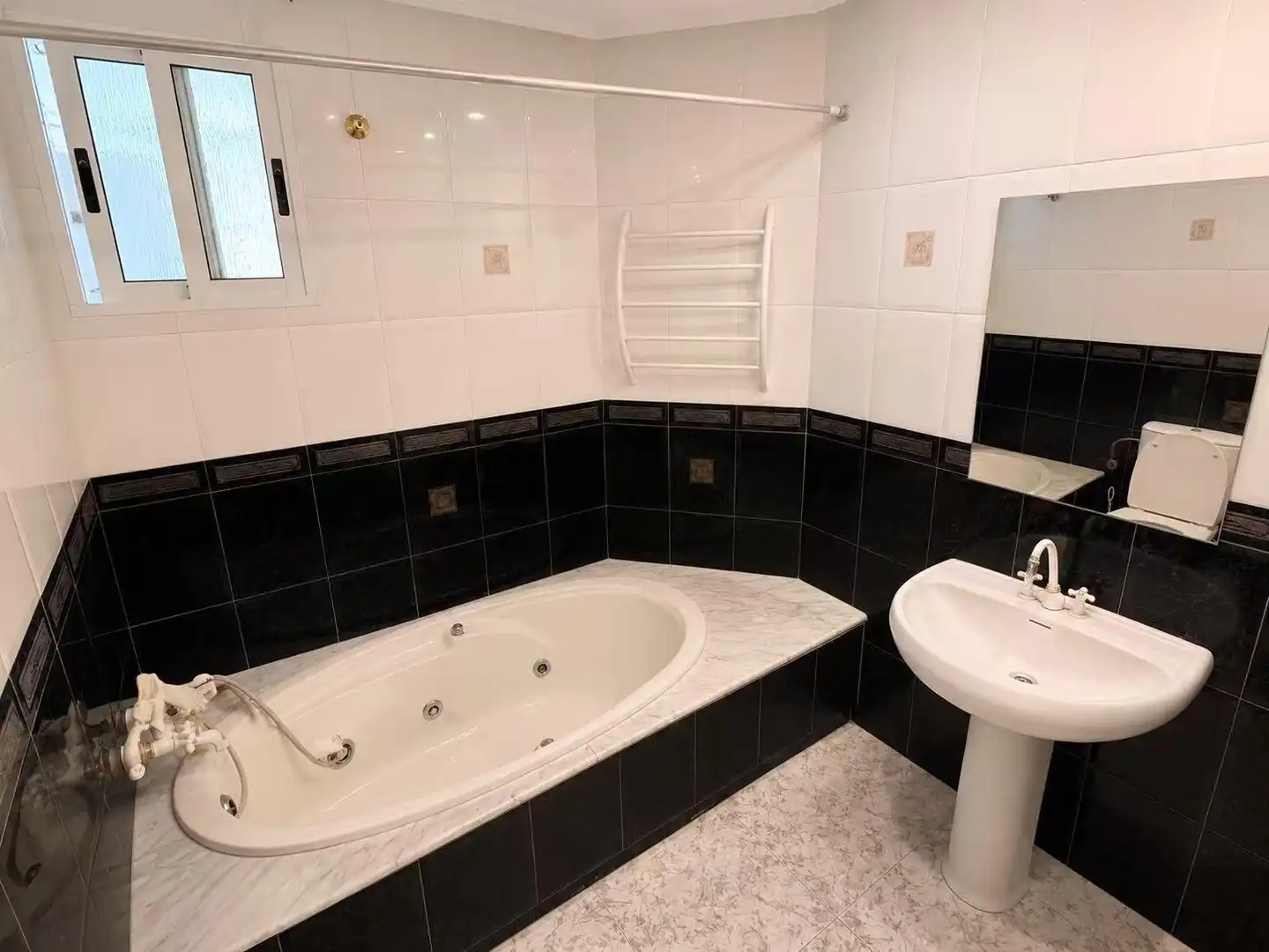 Baño de Piso en venta en El Campello con Terraza y Amueblado
