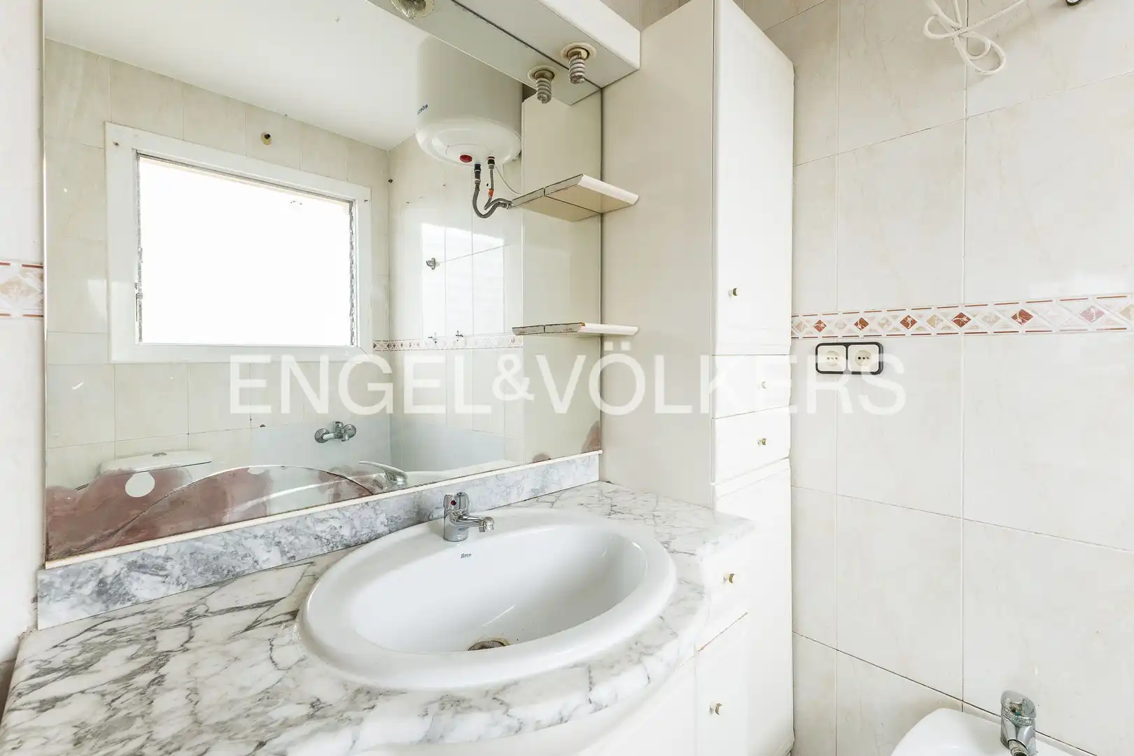 Bathroom of Attic for sale in Castelldefels  with Air Conditioner, Heating and Parquet flooring