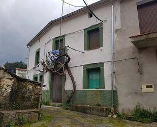 Vista exterior de Casa o xalet en venda en Nuñomoral amb Jardí privat