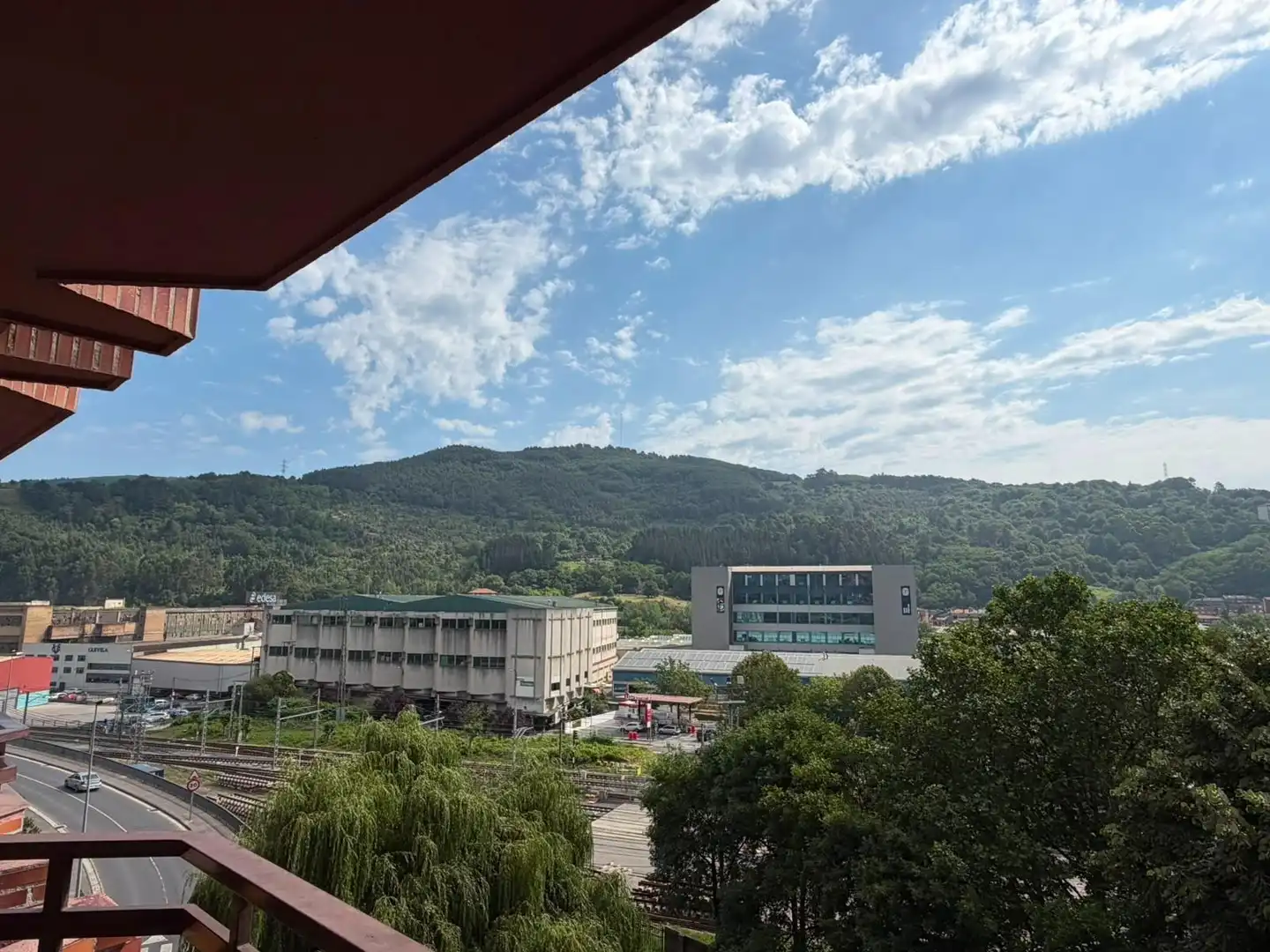 Vista exterior de Pis en venda en Basauri  amb Calefacció, Terrassa i Traster