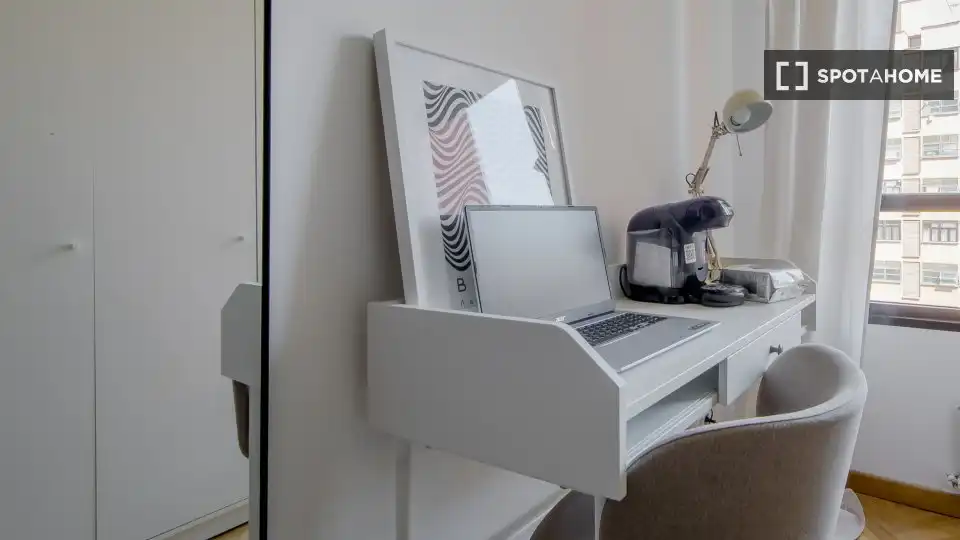 Bedroom of Flat for rent in Madrid  with Air Conditioner, Heating and Furnished