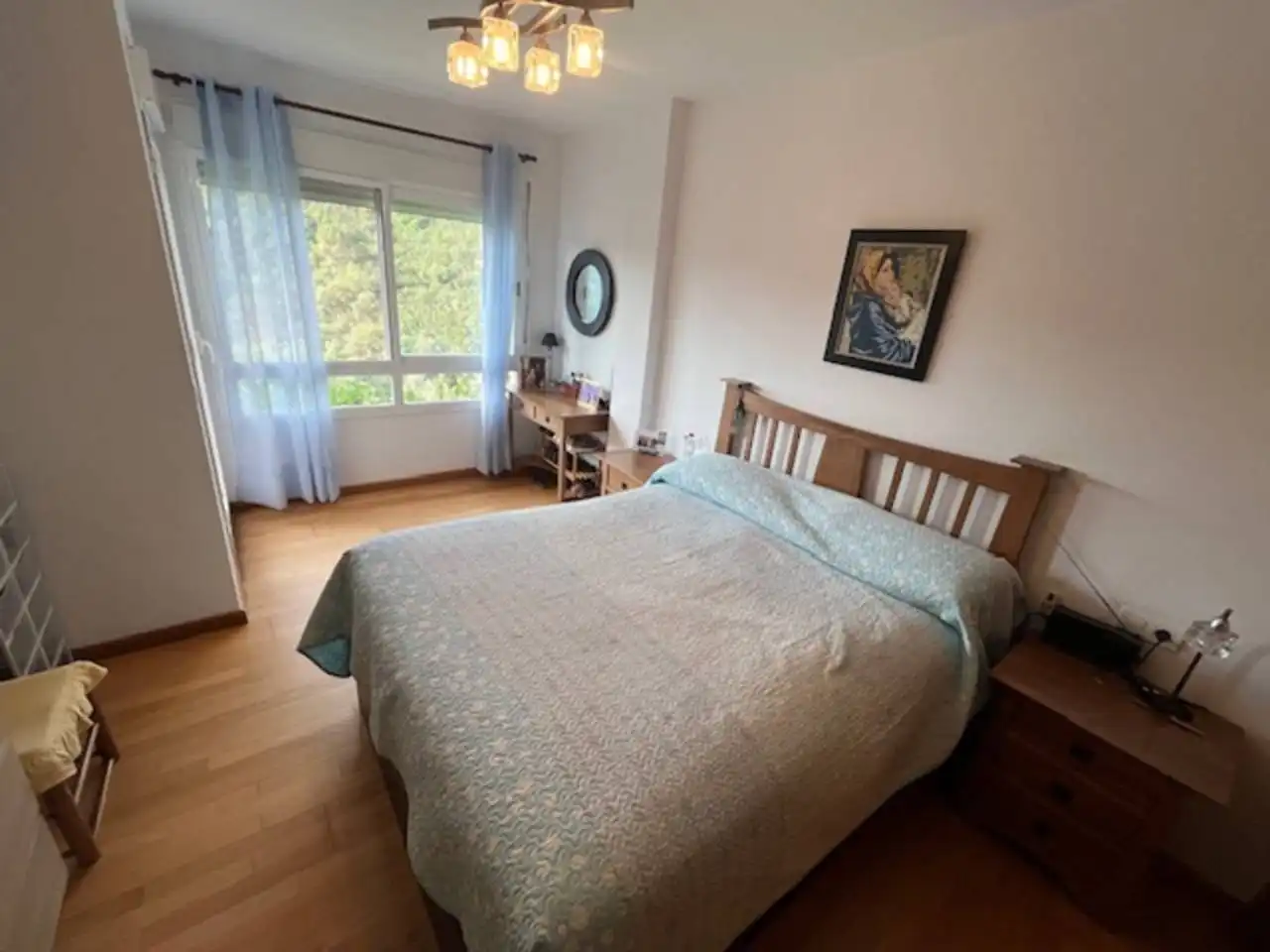 Schlafzimmer von Einfamilien-Reihenhaus zum Verkauf in Estepona mit Klimaanlage, Privatgarten und Parkett