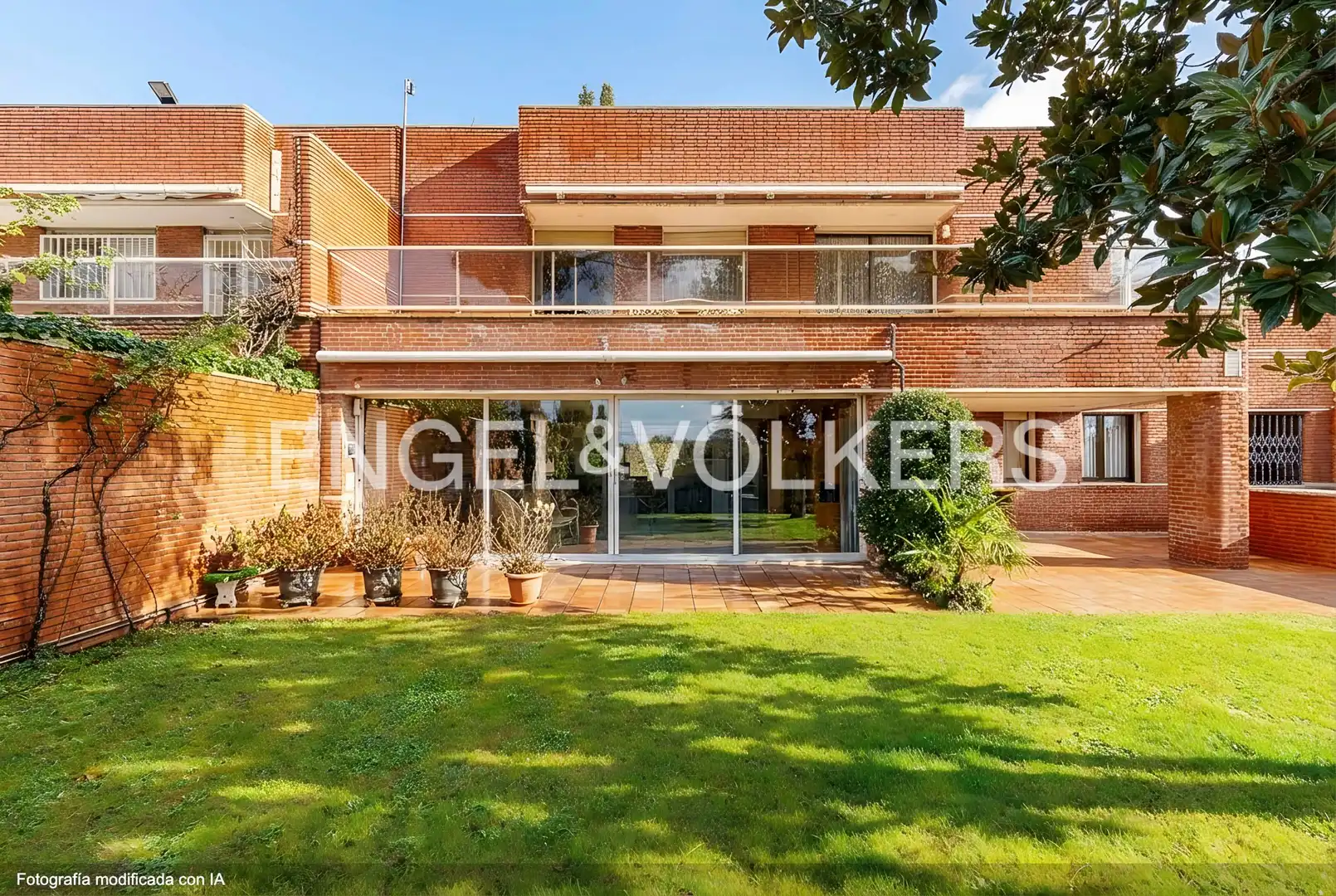 Vista exterior de Casa o chalet en venta en Madrid con Aire acondicionado, Calefacción y Jardín privado