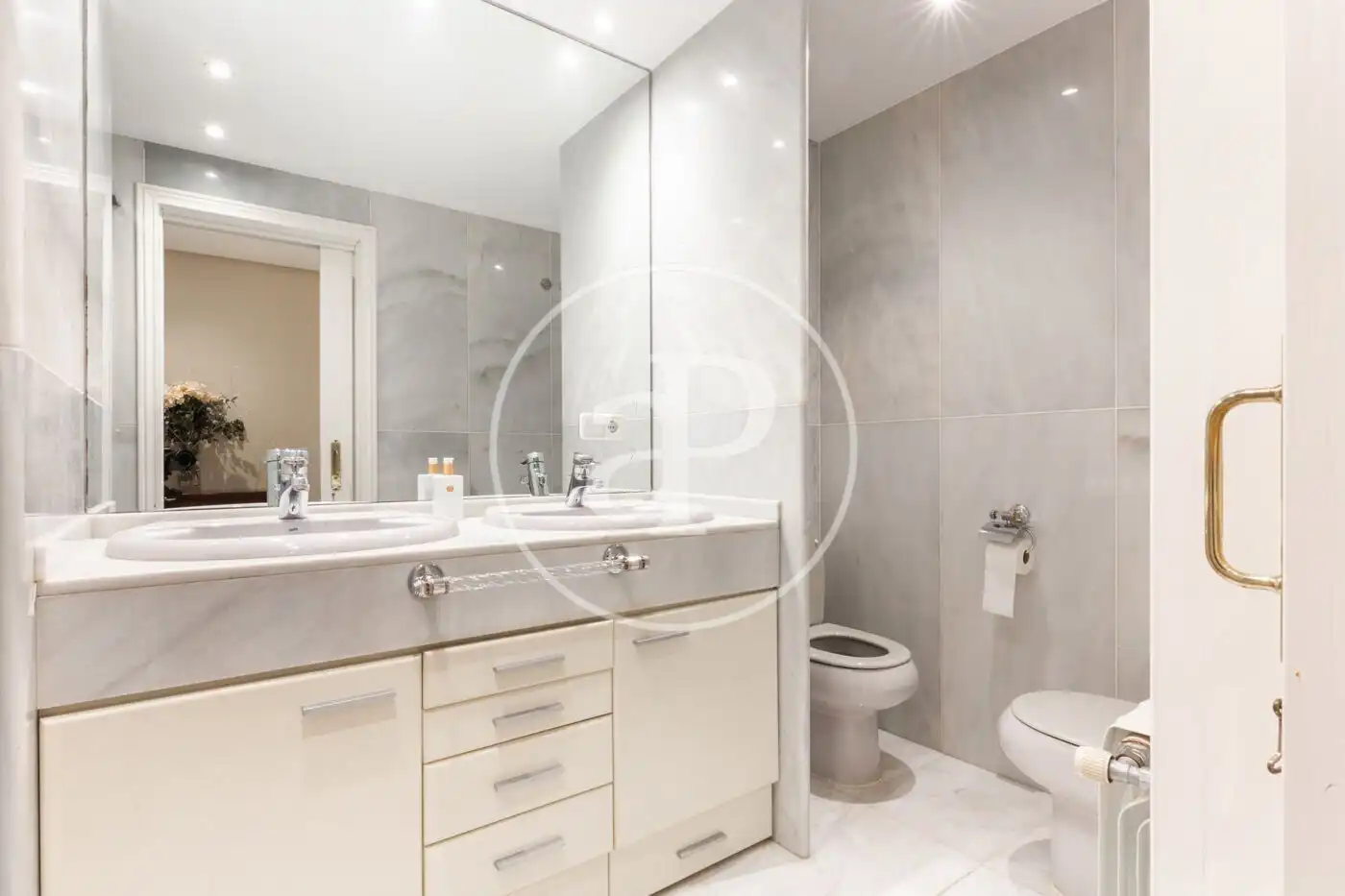 Bathroom of Flat for rent in Valencia  with Air Conditioner, Heating and Storage room