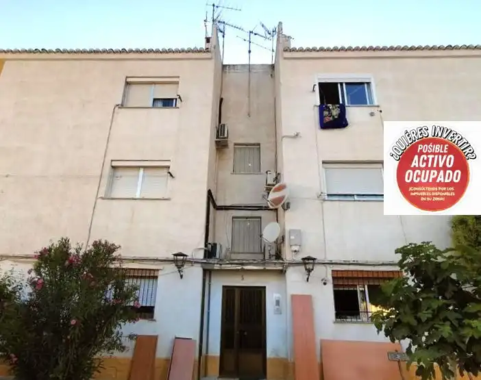 Flat for sale in Calle Salida Peral