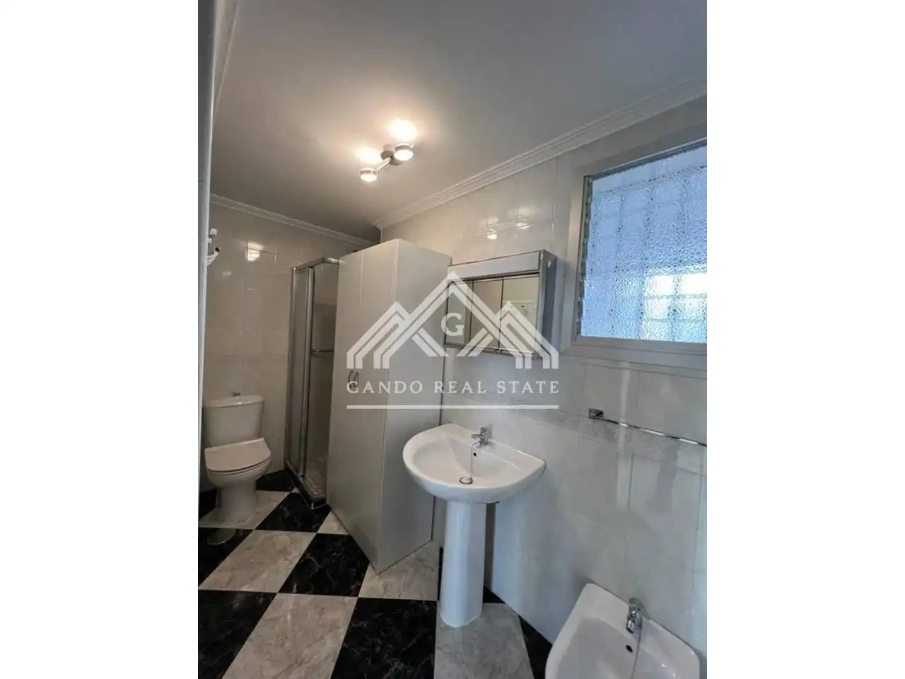 Baño de Piso de alquiler en Dos Hermanas con Aire acondicionado y Balcón