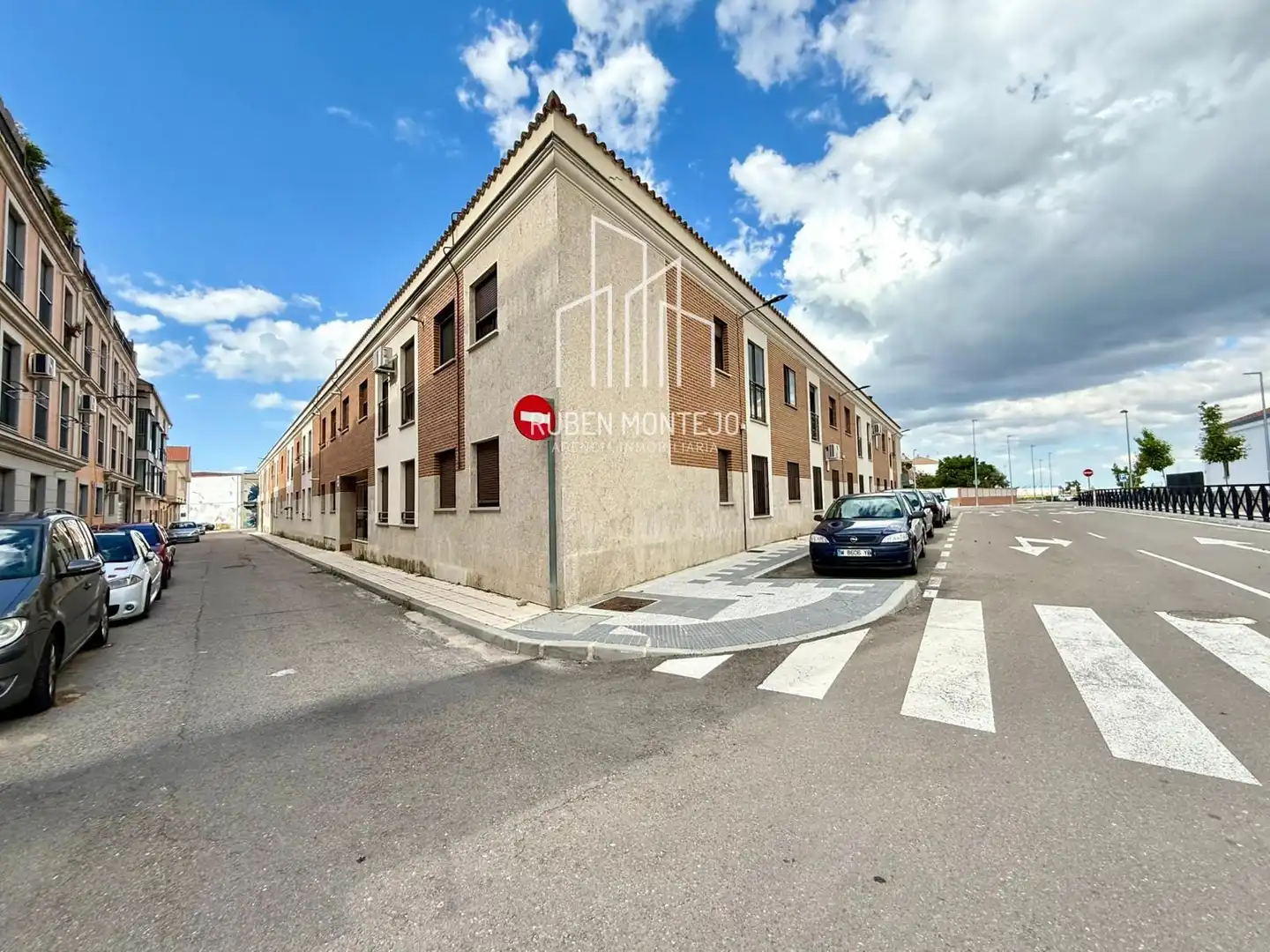Vista exterior de Piso en venta en Castellanos de Moriscos con Calefacción, Horno y Lavadora