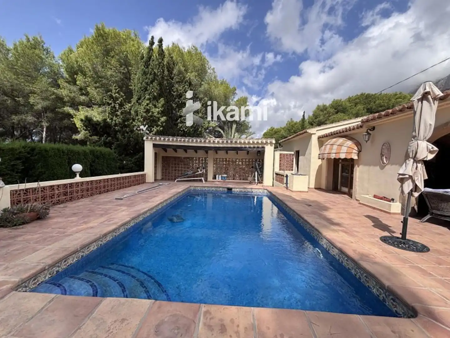 Vista exterior de Casa o xalet en venda en Jávea / Xàbia amb Aire condicionat, Calefacció i Jardí privat