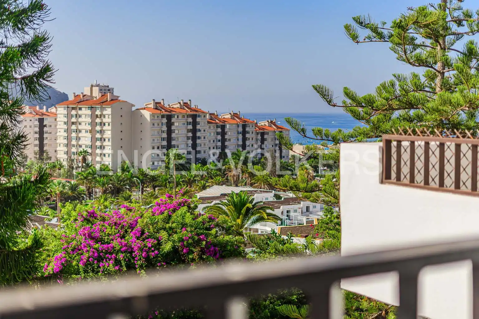 Piso con piscina en venta en Los Cristianos, imagen 2